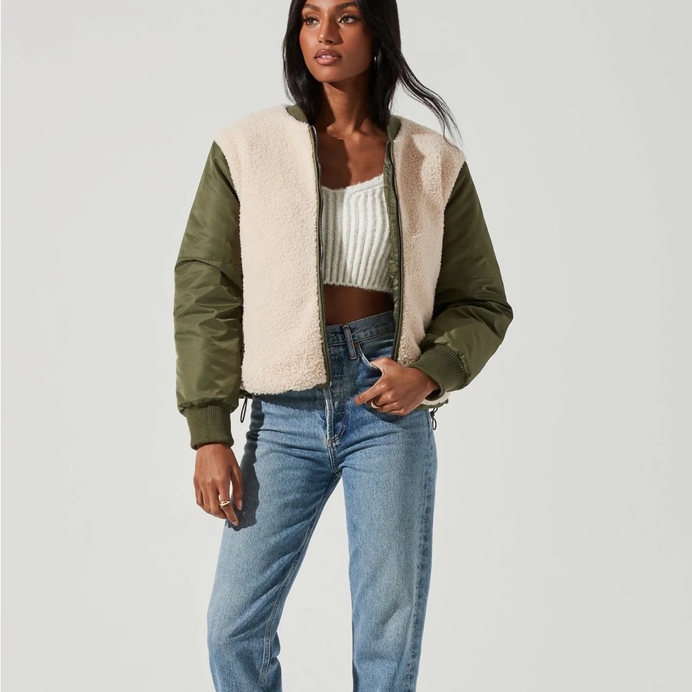 TEGAN FAUX SHEARLING CONTRAST PUFFER JACKET - Picture 2 of 9